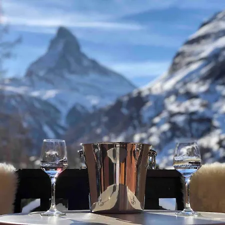 With Beautiful Views In Apartamento Zermatt